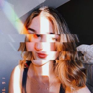 Meet your Posher, Mia